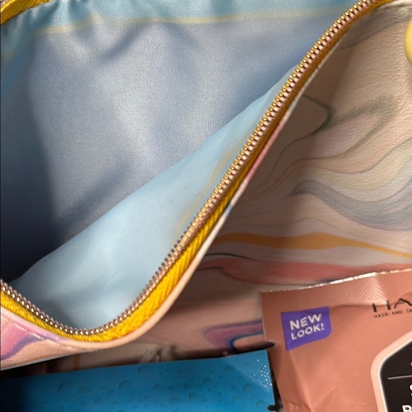 Ipsy Bag & Beauty Bundle Neutrogena Hydro Boost Mask HASK Shea Deep Cond. Mask + - Picture 8 of 10